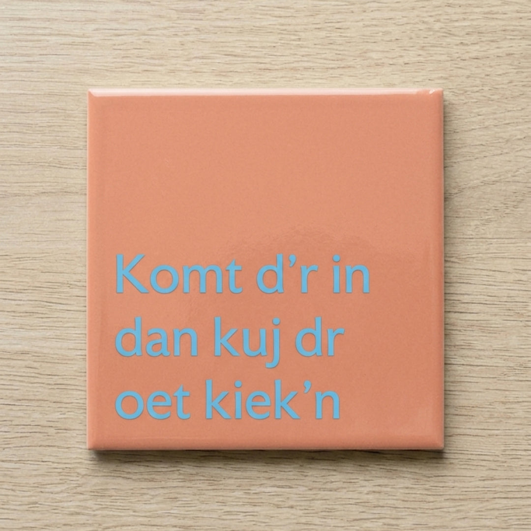 Tegeltje - Komt d'r in dan kuj dr oet kiek'n